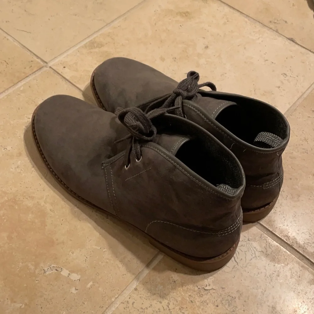 GAP Men's Gray Chukka Boots